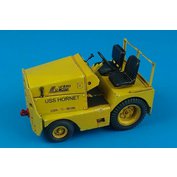 1:32 UNITED TRACTOR GC-340/SM340 tow tractor US NAVY/ARMY